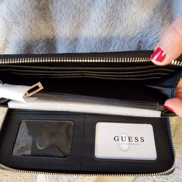 NWT Guess Wallet - Picture 6 of 6